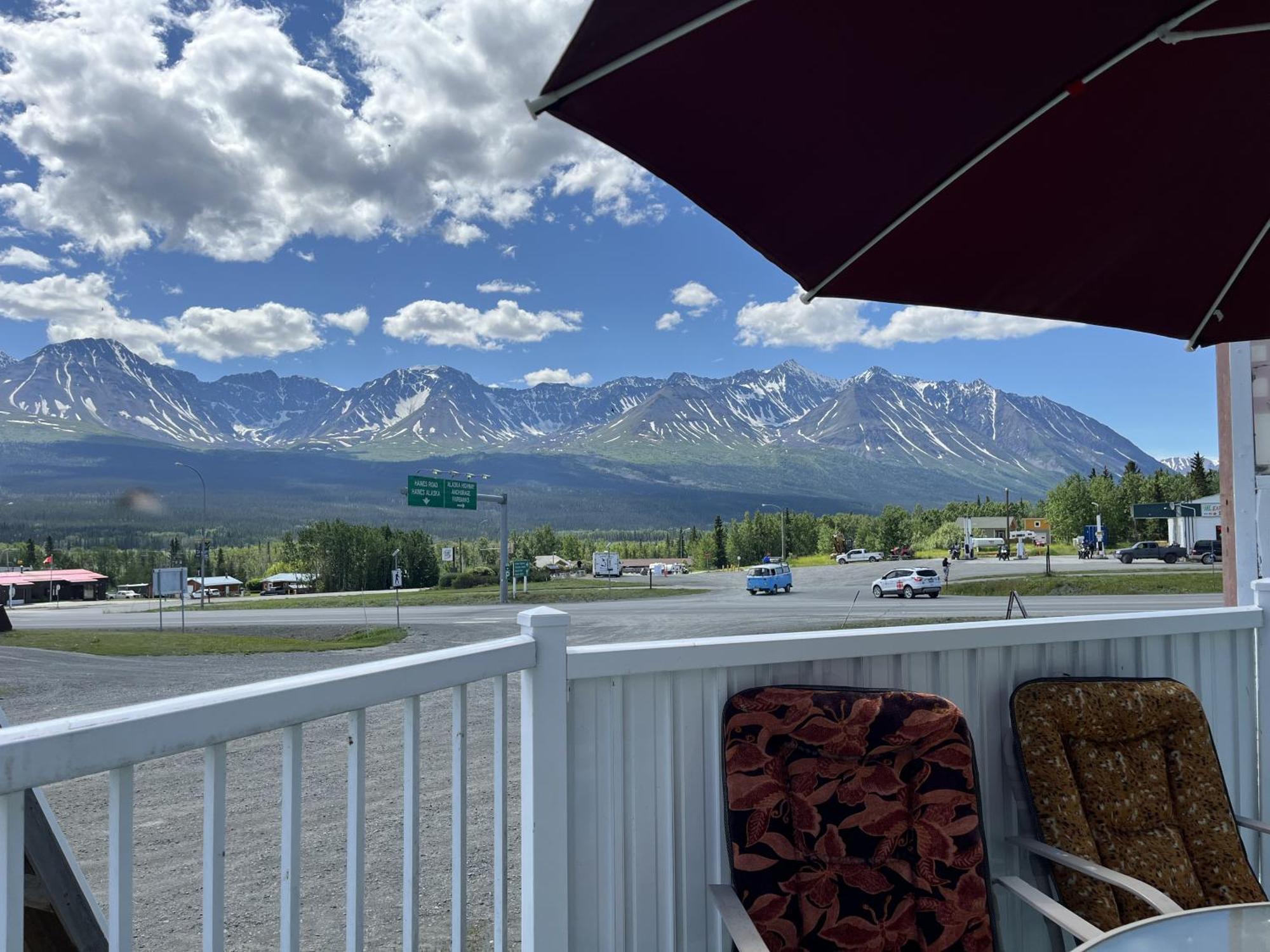 Kluane Park Inn Haines Junction Exterior photo
